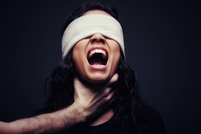 家族関係で「自分ばかり被害者」と感じてしまう理由と、そこから抜け出すための処方箋